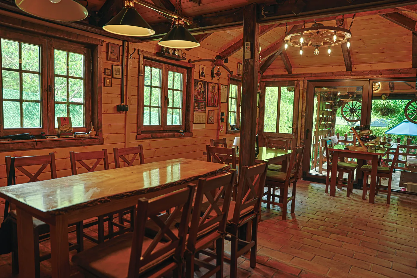 Restaurant cabin